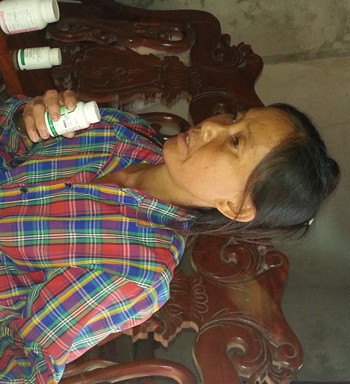 Theo chị Trần Thị Gái (mẹ Long) thì từ nhỏ Long đã bị động kinh, tâm thần không ổn định và phải uống thuốc Theo chị Trần Thị Gái (mẹ Long) thì từ nhỏ Long đã bị động kinh, tâm thần không ổn định và phải uống thuốc