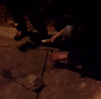 Ngay trong đêm xảy ra vụ nổ súng cơ quan điều tra đã tiến hành khám nghiệm hiện trường, đục lấy các vỏ đạn vương vãi lại trên các thân cây, nền bê tông ... để kiểm tra