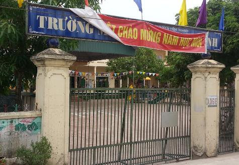 Theo bà Hoàng Thị Mơ - Hiệu trưởng trường Mầm non Hợp Thành phóng viên muốn làm việc phải có giấy giới thiệu của phòng giáo dục vì đó là quy định của ngành giáo dục huyện này? Theo bà Hoàng Thị Mơ - Hiệu trưởng trường Mầm non Hợp Thành phóng viên muốn làm việc phải có giấy giới thiệu của phòng giáo dục vì đó là quy định của ngành giáo dục huyện này?