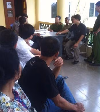 Sáng 7/11 rất nhiều người nhà của sản phụ Chung có mặt tại nhà xác Bệnh viện Hữu nghị Đa khoa Nghệ An để xem xét kết quả giám định pháp y của cơ quan công an và Viện khoa học hình sự, Bộ công an.