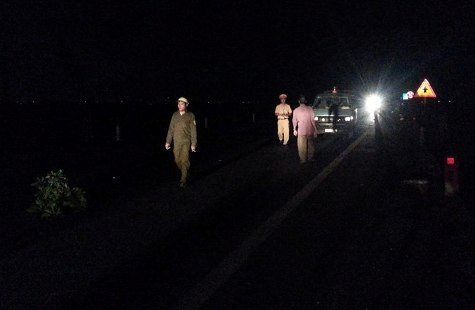 Địa điểm nơi người dân phát hiện thi thể nạn nhân đã bị cán nát Địa điểm nơi người dân phát hiện thi thể nạn nhân đã bị cán nát