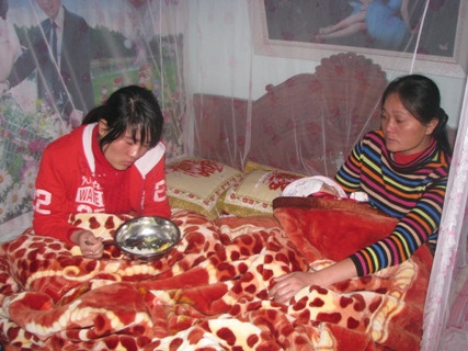 Những người vợ của các thuyền viên đã khóc cạn nước mắt chờ tin chồng Những người vợ của các thuyền viên đã khóc cạn nước mắt chờ tin chồng