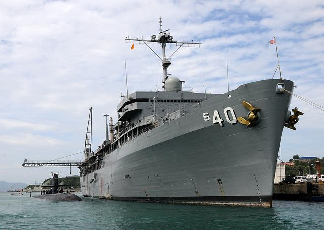 Tàu chi viện USS Frank Cable Tàu chi viện USS Frank Cable