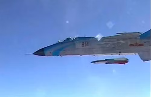 Máy bay chiến đấu JH-7 Phi Báo phóng tên lửa YJ-91