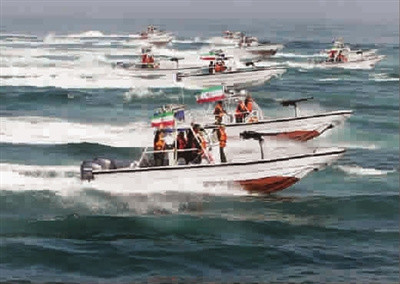 Thuyền máy của Lực lượng Vệ binh Cách mạng Iran trang bị súng máy và hỏa tiễn/tên lửa Thuyền máy của Lực lượng Vệ binh Cách mạng Iran trang bị súng máy và hỏa tiễn/tên lửa