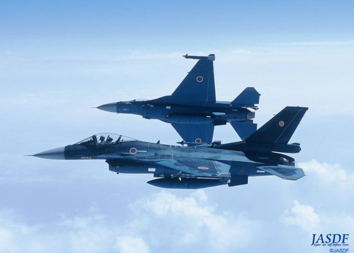 Máy bay chiến đấu chi viện F-2A của Nhật Bản, phát triển trên nền tảng máy bay F-16 của Mỹ. Máy bay chiến đấu chi viện F-2A của Nhật Bản, phát triển trên nền tảng máy bay F-16 của Mỹ.