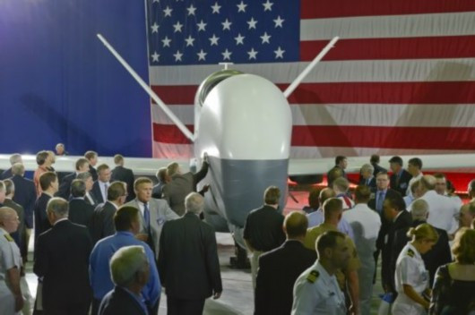 Máy bay không người lái MQ-4C (Global Hawk ) phiên bản hải quân của Mỹ. Máy bay không người lái MQ-4C (Global Hawk ) phiên bản hải quân của Mỹ.