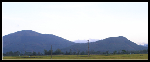 Đồng lúa và núi đồi quê tôi. Đồng lúa và núi đồi quê tôi.