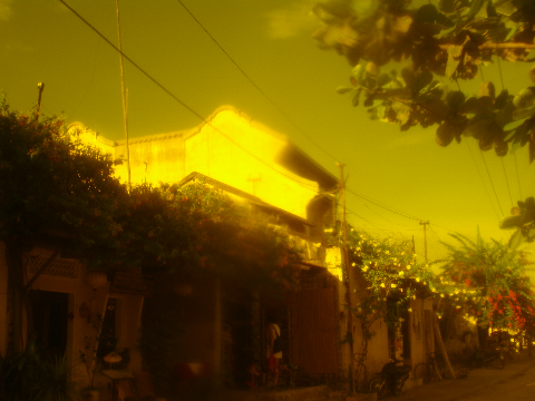 Nắng chiều vàng ươm rải nhẹ lên phố cũ. Nắng chiều vàng ươm rải nhẹ lên phố cũ.