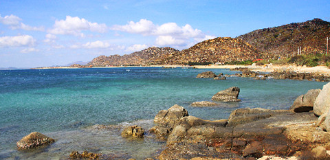 Biển Cổ Thạch với những tảng đá...