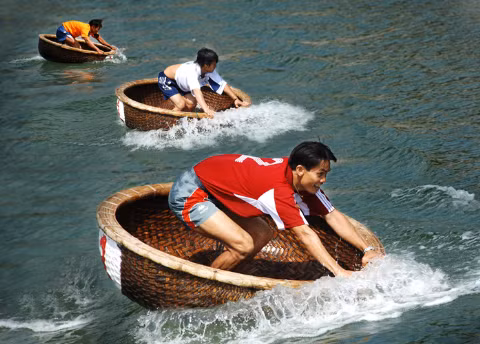 Hàng năm vào mùng 6 Tết, lễ hội sông nước Tam Giang được tổ chức long trọng trên vịnh Xuân Đài.