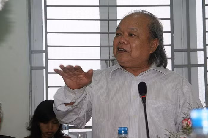 GS Trần Hữu Nghị cho rằng, nên thống nhất một kỳ thi để giảm tốn kém cho thí sinh. Ảnh Xuân Trung GS Trần Hữu Nghị cho rằng, nên thống nhất một kỳ thi để giảm tốn kém cho thí sinh. Ảnh Xuân Trung