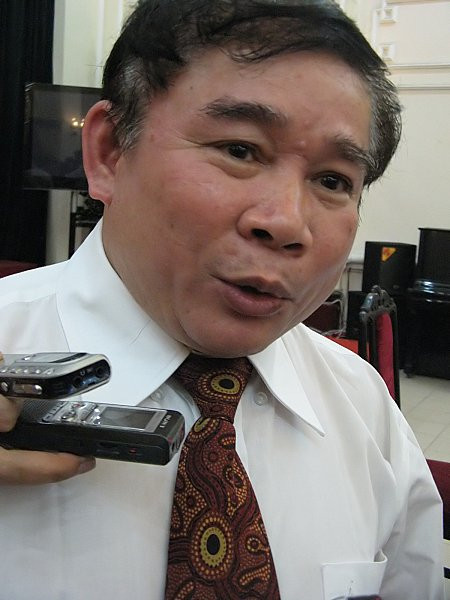 Thứ trưởng Bùi Văn Ga cho rằng, chưa thể trao ngay quyền tự chủ cho các trường vì năng lực quản lí trong toàn hệ thống các trường không đồng nhất. Ảnh Xuân Trung