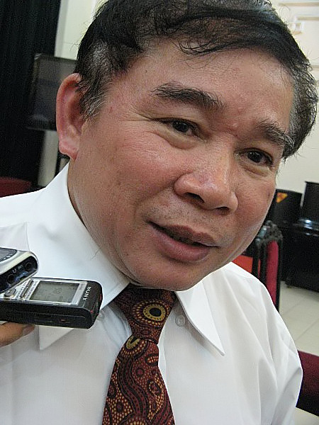 Thứ trưởng Bùi Văn Ga cho rằng, năm 2012 về cơ bản vẫn giữ ổn định theo giải pháp “ba chung” nhưng sẽ có những điều chỉnh, bổ sung một cách hợp lý theo hướng mở rộng khối thi. Ảnh Xuân Trung Thứ trưởng Bùi Văn Ga cho rằng, năm 2012 về cơ bản vẫn giữ ổn định theo giải pháp “ba chung” nhưng sẽ có những điều chỉnh, bổ sung một cách hợp lý theo hướng mở rộng khối thi. Ảnh Xuân Trung