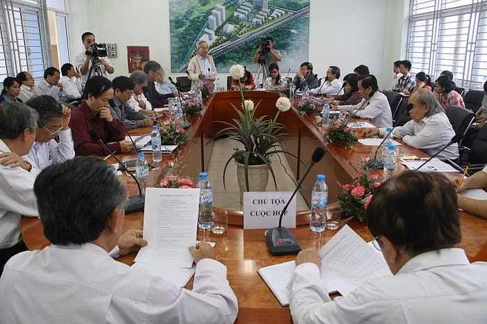 Buổi Hội thảo góp ý cho tiến trình đổi mới trong tuyển sinh ĐH, CĐ thu hút nhiều Giáo sư đầu ngành, những nhà quản lí giáo dục tới dự. Ảnh Xuân Trung Buổi Hội thảo góp ý cho tiến trình đổi mới trong tuyển sinh ĐH, CĐ thu hút nhiều Giáo sư đầu ngành, những nhà quản lí giáo dục tới dự. Ảnh Xuân Trung