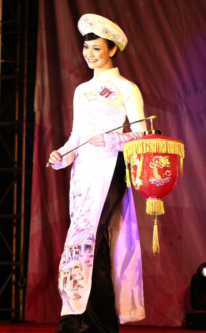 Phần thi trang phục áo dài.... Phần thi trang phục áo dài....