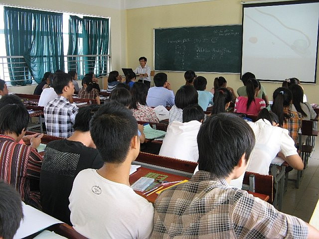 Sinh viên trường công lập và ngoài công lập khi ra trường đều đóng góp tài năng và công sức của mình cho sự nghiệp công nghiệp hóa, hiện đại hóa đất nước. Không có lí gì bị đối xử phân biệt như hiện nay. Ảnh Xuân Trung Sinh viên trường công lập và ngoài công lập khi ra trường đều đóng góp tài năng và công sức của mình cho sự nghiệp công nghiệp hóa, hiện đại hóa đất nước. Không có lí gì bị đối xử phân biệt như hiện nay. Ảnh Xuân Trung