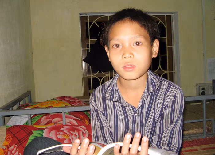 Triệu Ton Sềnh mong học hết lớp 9 để trở thành người có ích. Ảnh Xuân Trung