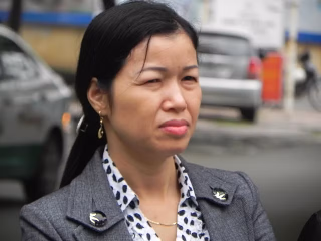 Chị Hà Thị Bích Phương, Hiệu trưởng trường THCS Cát Thịnh, Văn Chấn, Yên Bái: : Duy trì sĩ số lớp học đã là khó chưa nói gì tới chất lượng giảng dạy các em ở vùng cao. Ảnh Xuân Trung