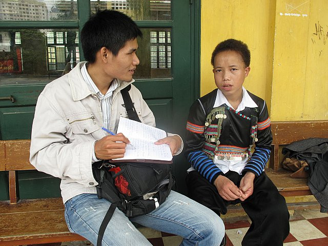 Em Hờ A Lềnh đang trò chuyện với PV, em có mong muốn giản dị: Được làm người nông thôn. Ảnh Xuân Trung Em Hờ A Lềnh đang trò chuyện với PV, em có mong muốn giản dị: Được làm người nông thôn. Ảnh Xuân Trung