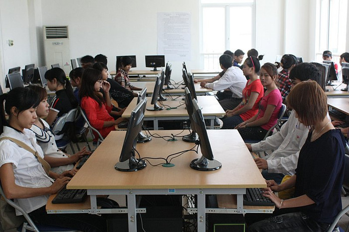 Phòng máy tính mới và hiện đại giúp sinh viên thực hành tốt. Ảnh Xuân Trung Phòng máy tính mới và hiện đại giúp sinh viên thực hành tốt. Ảnh Xuân Trung