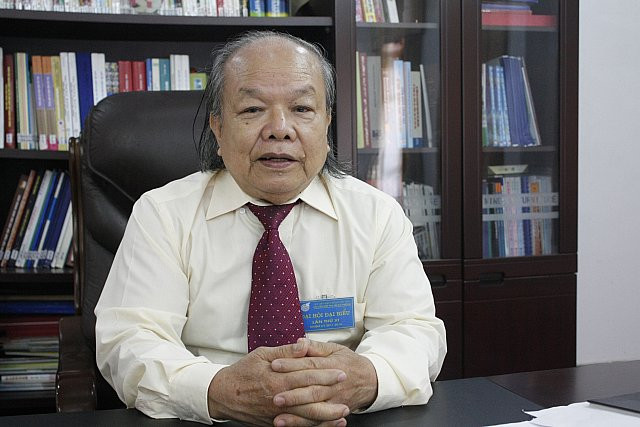 GS Trần Hữu Nghị cho rằng, những sinh viên trường NCL phải chịu một lần thuế nữa là không công bằng. Ảnh Xuân Trung GS Trần Hữu Nghị cho rằng, những sinh viên trường NCL phải chịu một lần thuế nữa là không công bằng. Ảnh Xuân Trung