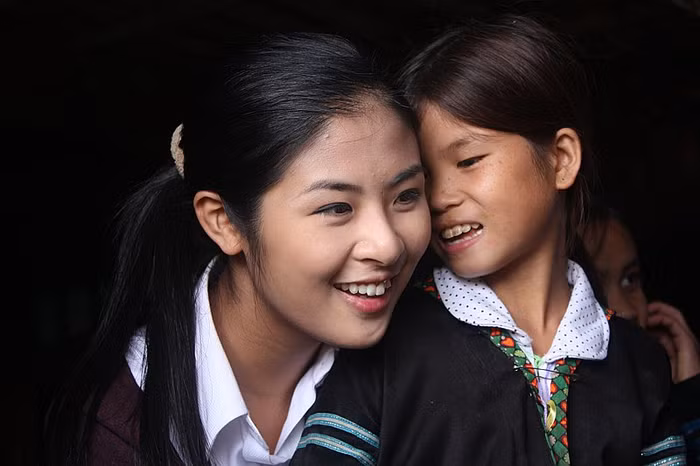 Nên Ngọc Hân được em bé này ghé tai nói là cô dễ thương.