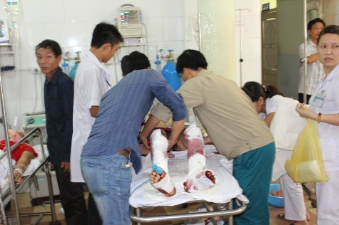 Phụ xe Thái Viết Hảo là người bị thương nặng nhất và cũng là em vợ của Lái xe Ninh sau nhiều ngày điều trị vẫn chưa qua cơn nguy kịch Phụ xe Thái Viết Hảo là người bị thương nặng nhất và cũng là em vợ của Lái xe Ninh sau nhiều ngày điều trị vẫn chưa qua cơn nguy kịch