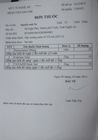 Theo kết quả kiểm tra lại thì ngoài các vết thương ban đầu thì nay bác sĩ còn phát hiện cháu Tú bị gãy 1 xương sườn Theo kết quả kiểm tra lại thì ngoài các vết thương ban đầu thì nay bác sĩ còn phát hiện cháu Tú bị gãy 1 xương sườn