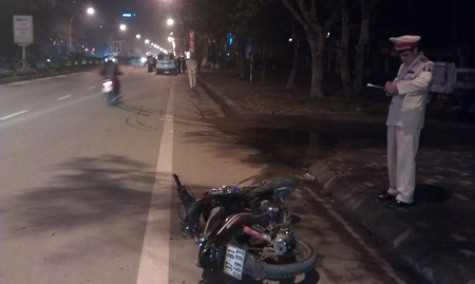 Hiện trường vụ tai nạn khiến 3 thanh niên nhập viện trong tình trạng nguy kịch Hiện trường vụ tai nạn khiến 3 thanh niên nhập viện trong tình trạng nguy kịch