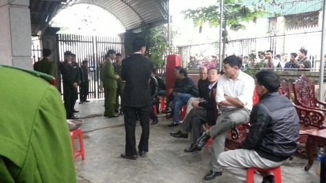 Lực lượng công an đã nhanh chóng có mặt tại hiện trường sau khi vụ việc xảy ra Lực lượng công an đã nhanh chóng có mặt tại hiện trường sau khi vụ việc xảy ra