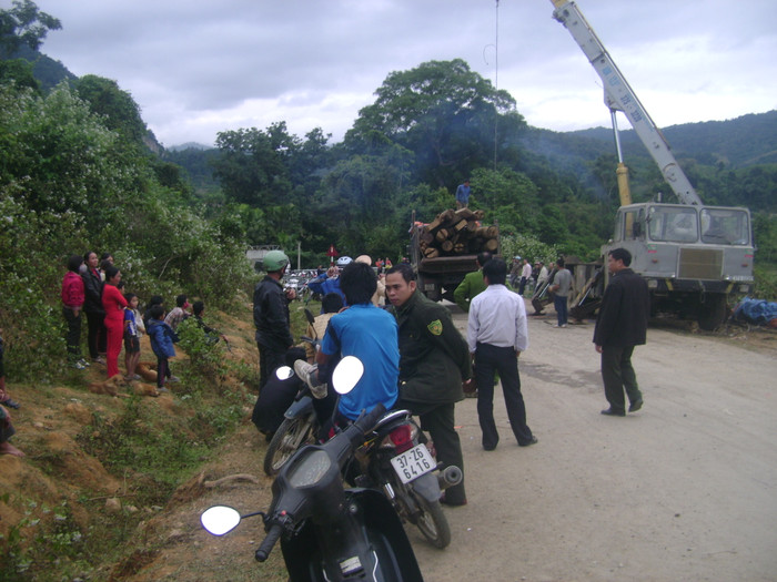 Lực lượng kiểm lân cũng có mặt Lực lượng kiểm lân cũng có mặt