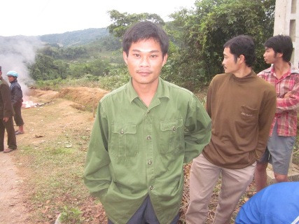 Anh Vi Văn Tám người đầu tiên phát hiện vụ tai nạn kể lại phút giây kinh hoàng đó cho phóng viên