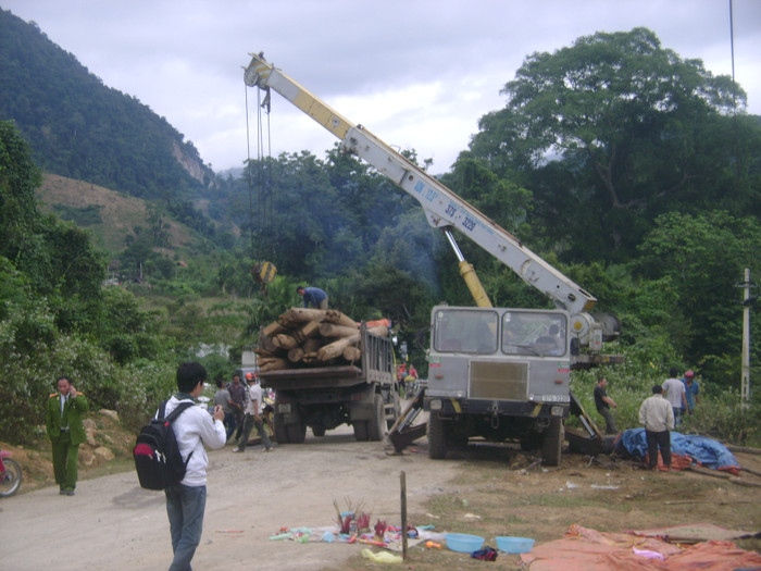 Đến 18 giờ cùng ngày, vụ tai nạn đã làm 10 người chết và 5 nạn nhân khác bị thương Đến 18 giờ cùng ngày, vụ tai nạn đã làm 10 người chết và 5 nạn nhân khác bị thương