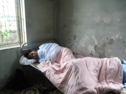 Cho đến 19 giờ cùng ngày nhiều công nhân đã tỉnh trở lại nhưng sức khỏe vẫn còn yếu Cho đến 19 giờ cùng ngày nhiều công nhân đã tỉnh trở lại nhưng sức khỏe vẫn còn yếu