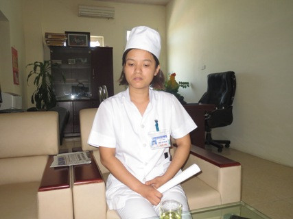 Chị Võ Anh Tú buồn rầu phân trần về việc sơ ý để lộ thông tin nghi sản phụ Oanh dương tính với HIV Chị Võ Anh Tú buồn rầu phân trần về việc sơ ý để lộ thông tin nghi sản phụ Oanh dương tính với HIV