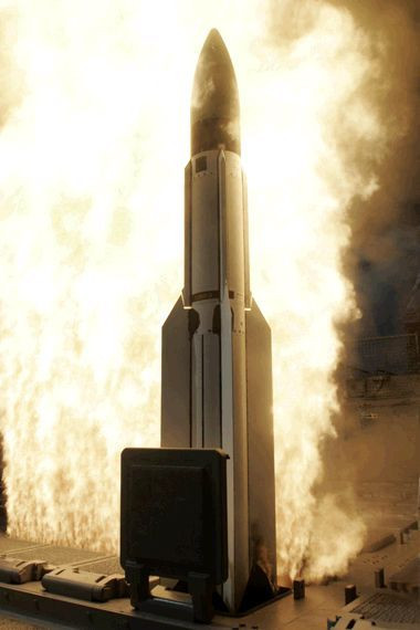 Tên lửa phòng không Standard-3 trang bị cho tàu chiến Mỹ. Tên lửa phòng không Standard-3 trang bị cho tàu chiến Mỹ.