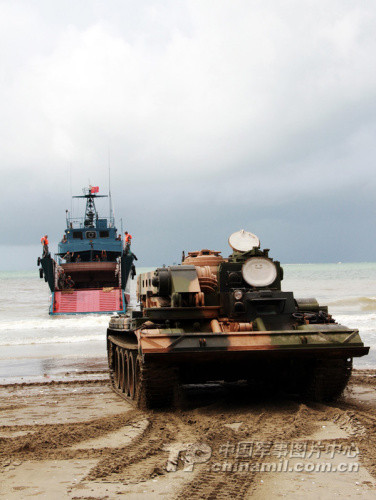 Tổ chức cho xe bọc thép đổ bộ lên bờ Tổ chức cho xe bọc thép đổ bộ lên bờ
