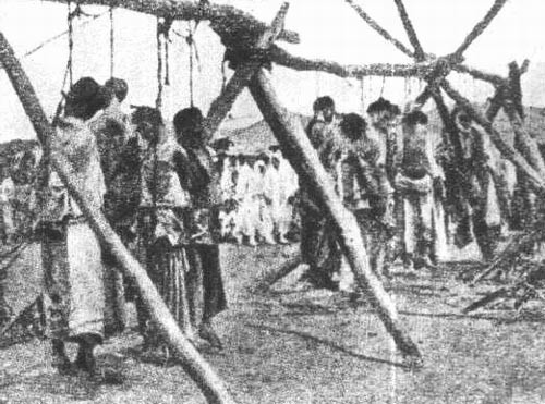 Người dân Triều Tiên bị hành hình trong Chiến tranh Giáp Ngọ. Người dân Triều Tiên bị hành hình trong Chiến tranh Giáp Ngọ.