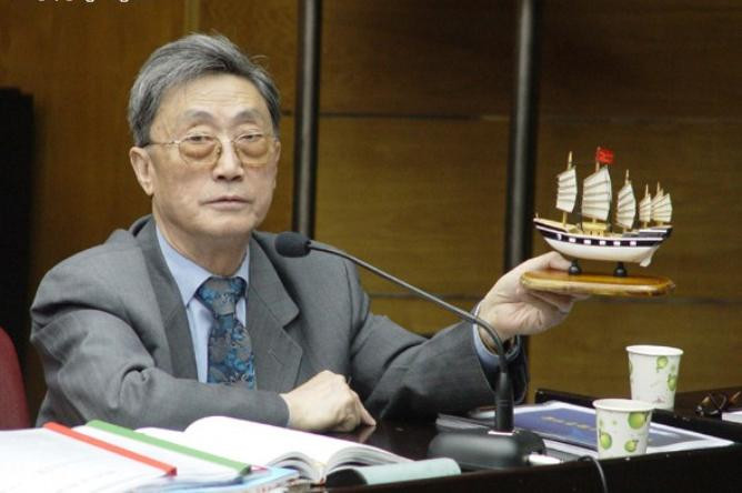 Thiếu tướng Hải quân Trịnh Minh, nguyên Bộ trưởng Bộ Kỹ thuật Trang bị Hải quân Trung Quốc. Thiếu tướng Hải quân Trịnh Minh, nguyên Bộ trưởng Bộ Kỹ thuật Trang bị Hải quân Trung Quốc.