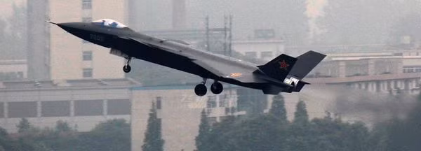 Máy bay nguyên mẫu J-20 thứ hai bay thử thành công.