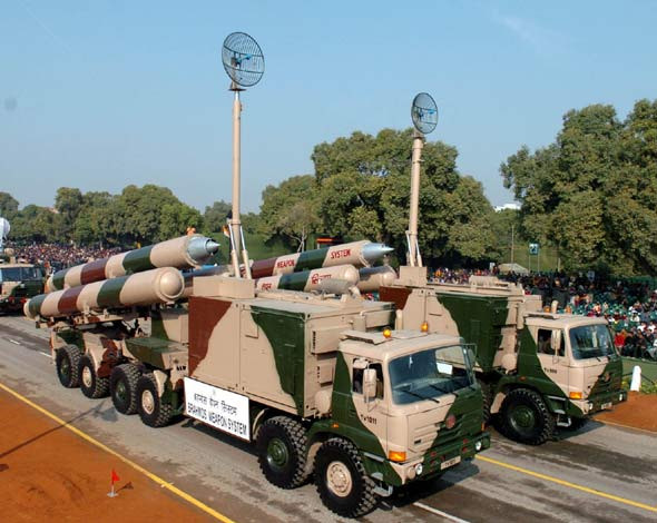 Tên lửa hành trình siêu âm Brahmos phiên bản Lục quân do Ấn Độ và Nga hợp tác phát triển. Tên lửa hành trình siêu âm Brahmos phiên bản Lục quân do Ấn Độ và Nga hợp tác phát triển.