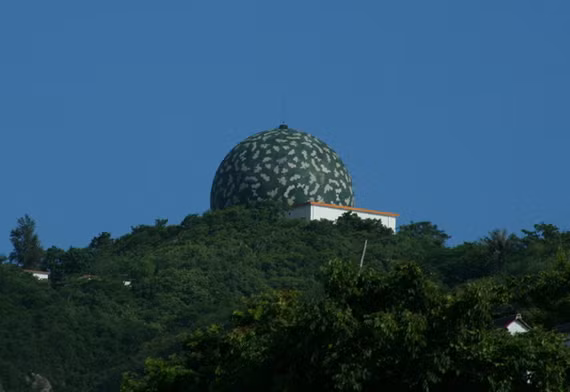 Radar cảnh báo sớm quân sự cỡ lớn của Quân đội Trung Quốc.