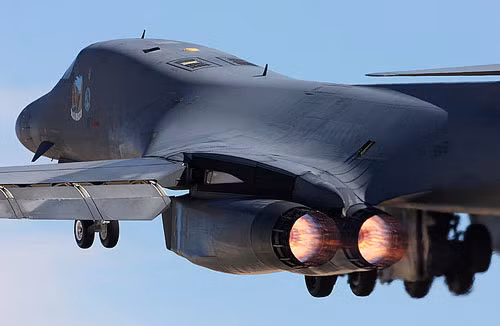 Máy bay ném bom B-1 của Không quân Mỹ.