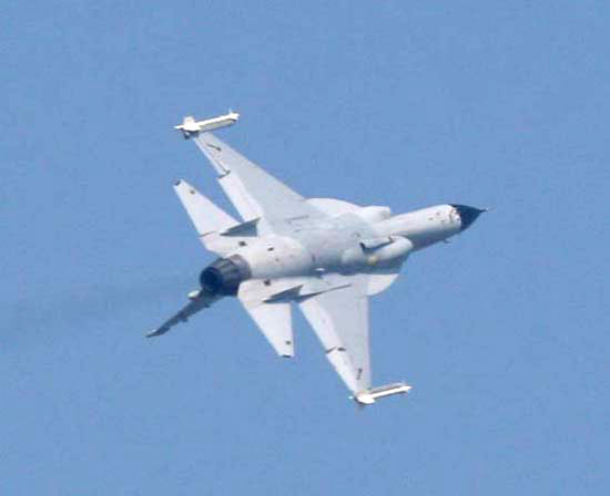 Máy bay chiến đấu JF-17 Thunder do Trung Quốc-Pakistan hợp tác sản xuất. Máy bay chiến đấu JF-17 Thunder do Trung Quốc-Pakistan hợp tác sản xuất.