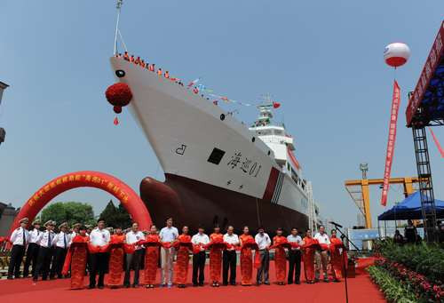 Cắt băng hạ thủy. Cắt băng hạ thủy.