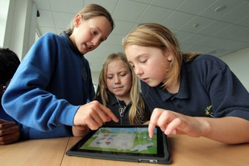 10 lí do nên cấm, hạn chế trẻ em dưới 12 tuổi dùng thiết bị điện tử ảnh 1