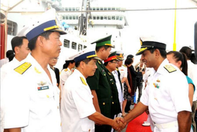 Tàu chiến Hải quân Ấn Độ thăm Việt Nam năm 2013 (ảnh tư liệu) Tàu chiến Hải quân Ấn Độ thăm Việt Nam năm 2013 (ảnh tư liệu)