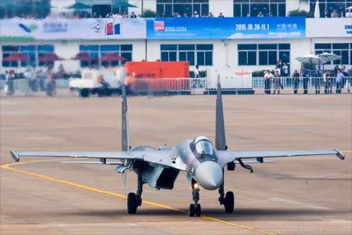 Máy bay chiến đấu Su-35 Nga