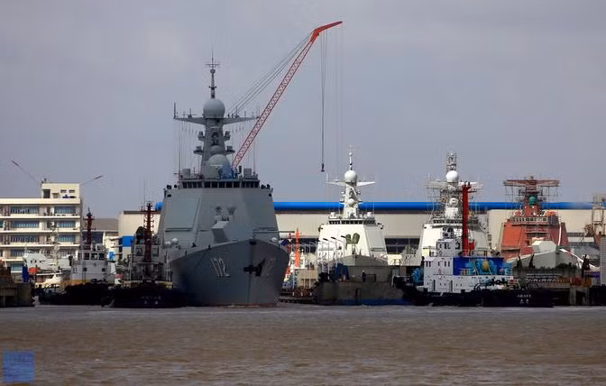 4 chiếc tàu khu trục Type 052D